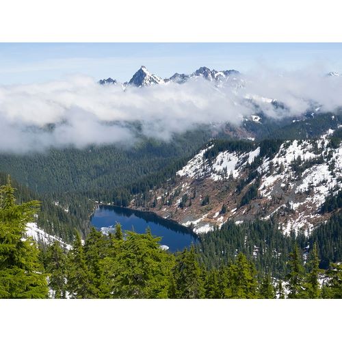 Wild, Jamie and Judy 아티스트의 Washington State-Central Cascades Kaleetan Peak and Pratt Lake작품입니다.